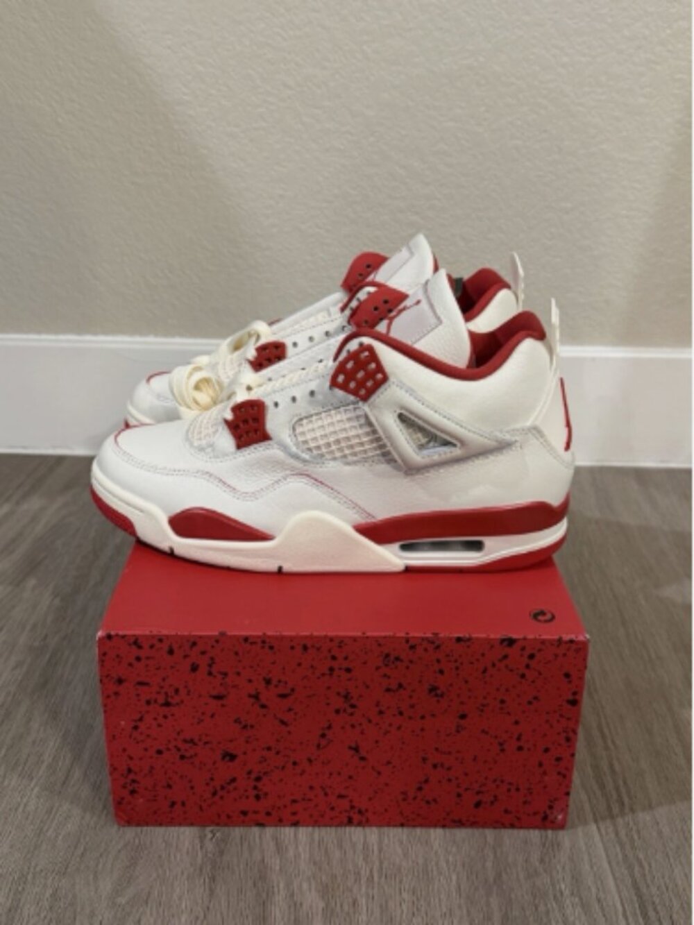 Nike Air Jordan 4 Retro Valentine's Day Womens Size - 7W and 7.5W